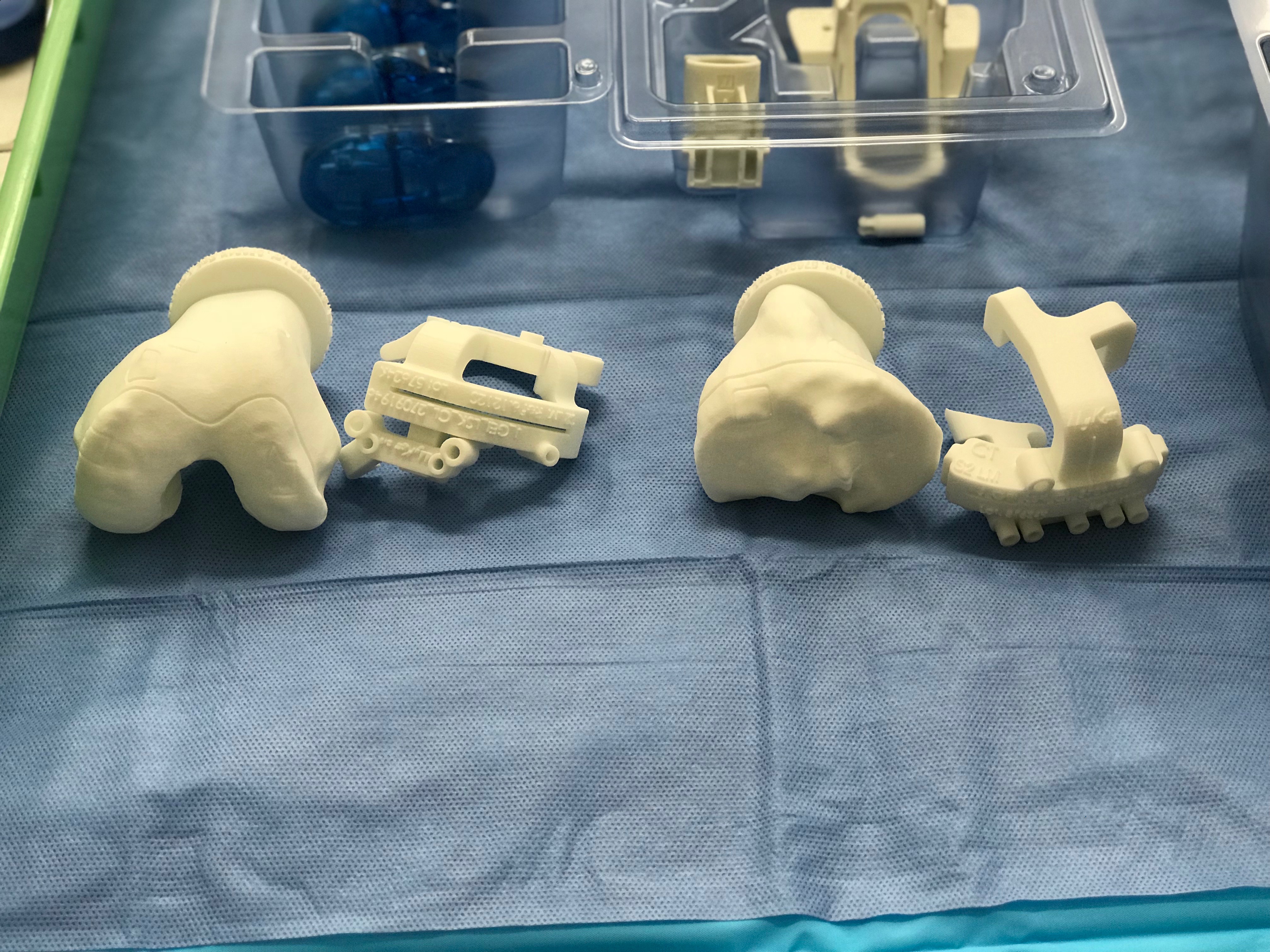 disposable instruments for knee replacements in Adelaide dr chien-wen liew